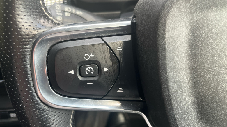 Volvo Xc40 1.5 T3 [163] R DESIGN 5dr Geartronic Petrol Estate